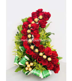 Sweet Half Moon. An arrangement by Butterflies Flower Shop.