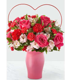 DIRECTO AL CORAZONE. An arrangement by Avenue Flowers and Gifts. DIRECTO AL CORAZONE. An arrangement by Avenue Flowers and Gifts.