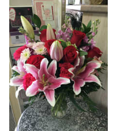 Florever Love by Vivian. An arrangement by Vivian Flowers.