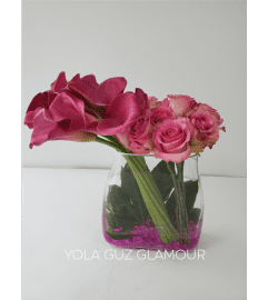 Calla Lilies And Roses. An arrangement by Aventura Glamour Flowers. Calla Lilies And Roses. An arrangement by Aventura Glamour Flowers.