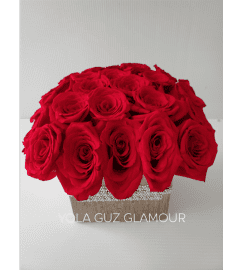Channel Roses in Modern Ceramic. An arrangement by Brickell Exclusive Blooms.