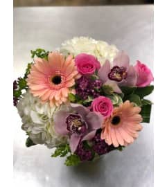 Hillcrest Classic 4. An arrangement by Hillcrest Florist.