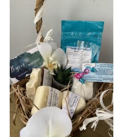 Byer's Boutique Bath Basket. An arrangement by Galbraith Florist.