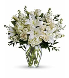 Elegancia White. An arrangement by Aventura Glamour Flowers. Elegancia White. An arrangement by Aventura Glamour Flowers.