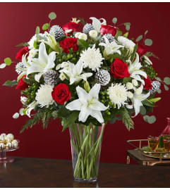 Dazzling Christmas. An arrangement by Aventura Glamour Flowers. Dazzling Christmas. An arrangement by Aventura Glamour Flowers.