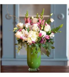 Smitten Kitten. An arrangement by Avenue Florist.