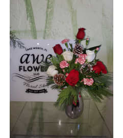 Rosy Christmas. An arrangement by Awe Flowers.