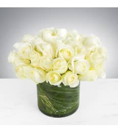 Glamour Pureness. An arrangement by Aventura Glamour Flowers. Glamour Pureness. An arrangement by Aventura Glamour Flowers.