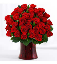 Romantico Red Roses. An arrangement by Aventura Glamour Flowers. Romantico Red Roses. An arrangement by Aventura Glamour Flowers.