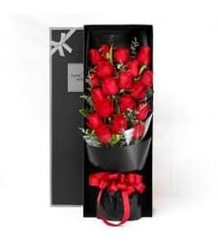 Rosie box. An arrangement by Win's Flowers.