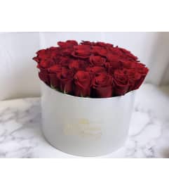 Amazing Box Red. An arrangement by Amazing Flowers.