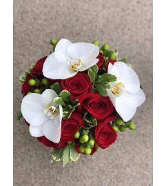 The Manhattan. An arrangement by Amazing Flowers.
