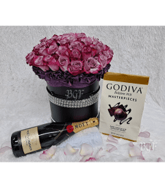 Manhattan Lavender Roses in Black Box Luxe. An arrangement by Aventura Glamour Flowers. Manhattan Lavender Roses in Black Box Luxe. An arrangement by Aventura Glamour Flowers.
