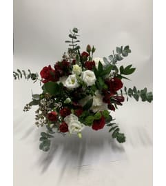 Lovers mix. An arrangement by DMP Flowers and Gifts.