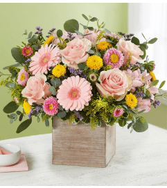 Spring In Wood. An arrangement by Aventura Glamour Flowers. Spring In Wood. An arrangement by Aventura Glamour Flowers.