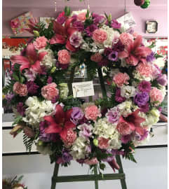 Soft Accented Wreath. An arrangement by Geni's Florist and Gifts.