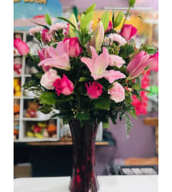 TOPAZ STARS. An arrangement by Geni's Florist and Gifts.