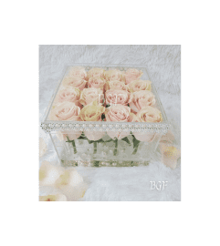 Natural Roses in Square Acrylic Box. An arrangement by Aventura Glamour Flowers. Natural Roses in Square Acrylic Box. An arrangement by Aventura Glamour Flowers.