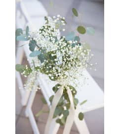 BENCHES BOUQUET GUZMAN. An arrangement by Geni's Florist and Gifts.