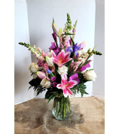 Ella Rae. An arrangement by Zaisers Florist and Greenhouse.