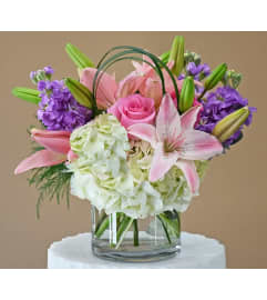 Chic Me Bouquet. An arrangement by Geni's Florist and Gifts.