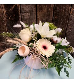 Elegant Harvest. An arrangement by Harriet's Flower and Gift Shop.