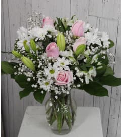 Arrivin style bouquet. An arrangement by Incredible Florist.