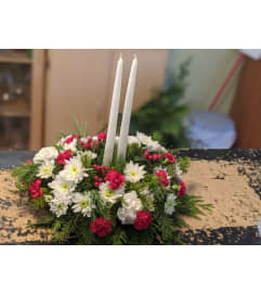 Red and white centre piece. An arrangement by Maezy's Petals.