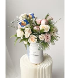 Christmas present Box (champagne/chocolate/whiskey). An arrangement by Lux Flower Box.