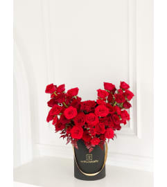 Miss Love. An arrangement by Lux Flower Box. Miss Love. An arrangement by Lux Flower Box.