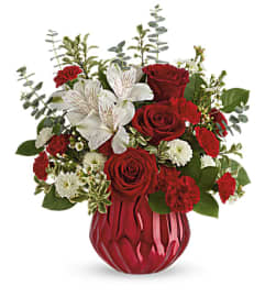 T22V410 Heart Shine Bouquet. An arrangement by Blossoms On The Trail.