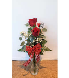 Valentine Bud Vase. An arrangement by Zaisers Florist and Greenhouse.