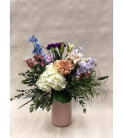 Gardeny Arrangement in ceramic. An arrangement by Blooming Boutique Florist.