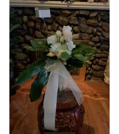 Green Feels Good !. An arrangement by Silver Rose Emotions.