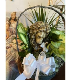 Lion and Lamb dish garden. An arrangement by Seasons Change Designs.