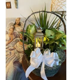 Dish with eternal light (Off/On switch). An arrangement by Seasons Change Designs.