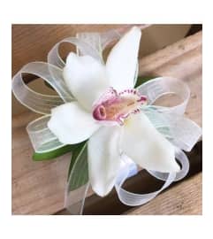 One Bloom White Cimd Corsage 2023. An arrangement by Northwest Florist.