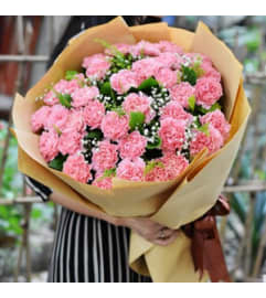 Loving mom. An arrangement by Win's Flowers.