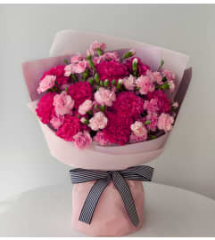 MD28. An arrangement by Win's Flowers.