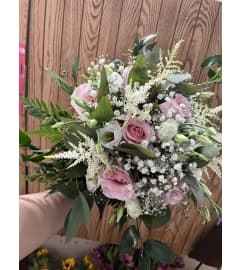 Wild bride’s bouquet. An arrangement by Floreria Mexico.