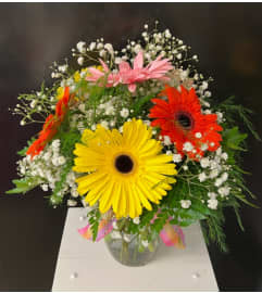 Layz Dayz. An arrangement by Briar Patch Floral and Gift.