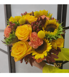 Amber Glow. An arrangement by Aventura Glamour Flowers. Amber Glow. An arrangement by Aventura Glamour Flowers.