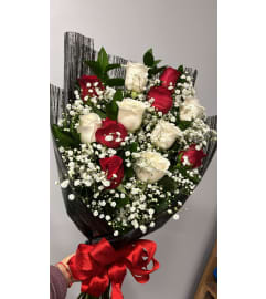 Red and white bouquet with roses. An arrangement by Floreria Mexico.