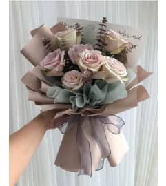 BD2. An arrangement by Win's Flowers.