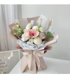 BD17. An arrangement by Win's Flowers.