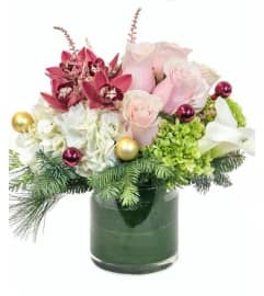 MC41. An arrangement by Win's Flowers.