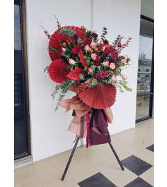 GO8. An arrangement by Win's Flowers.