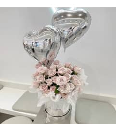VD1. An arrangement by Win's Flowers.