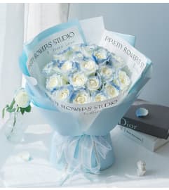 VD3. An arrangement by Win's Flowers.