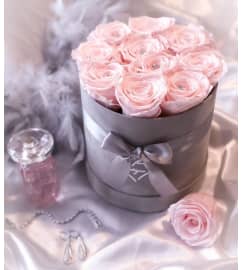 VD10. An arrangement by Win's Flowers.
